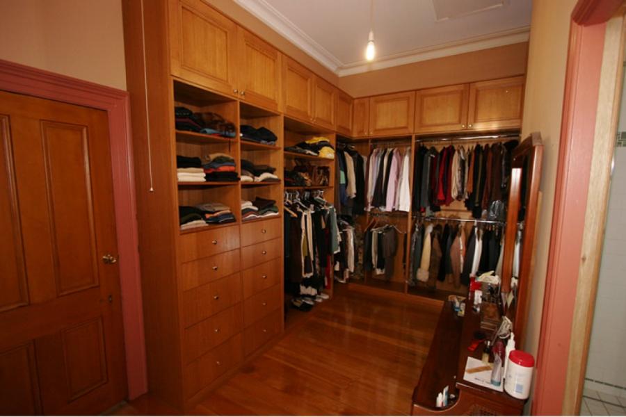 Solid Tasmanian Oak Walk In Wardrobe