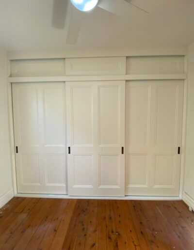 Sliding Painted Doors for High Cellings