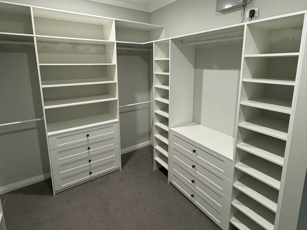 Walk in with Shaker Style drawer fronts