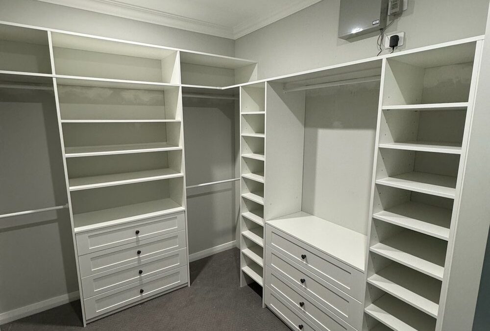 The Advantages of a Walk-In Wardrobe